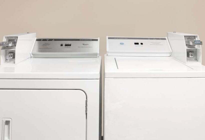 فندق Super 8 By Wyndham Bay St. Louis