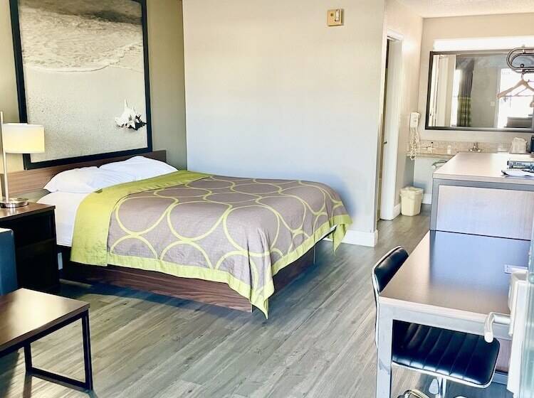 فندق Super 8 By Wyndham Bay St. Louis