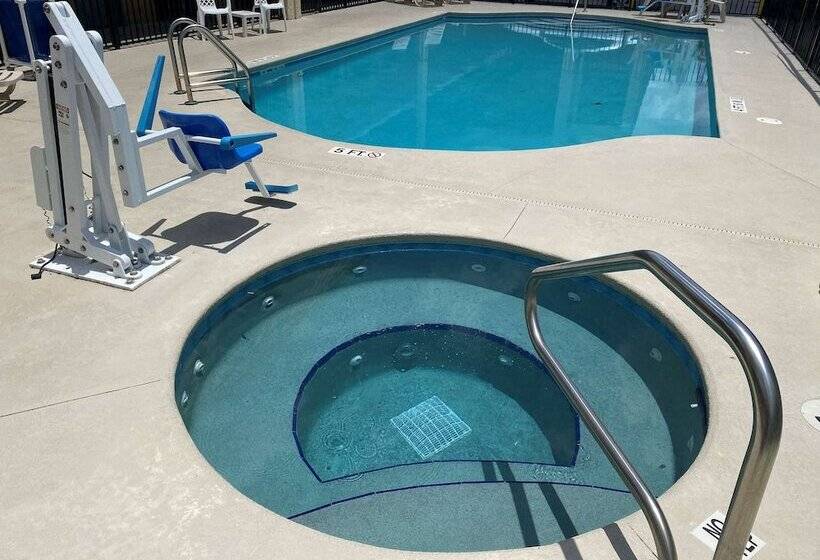 فندق Quality Inn