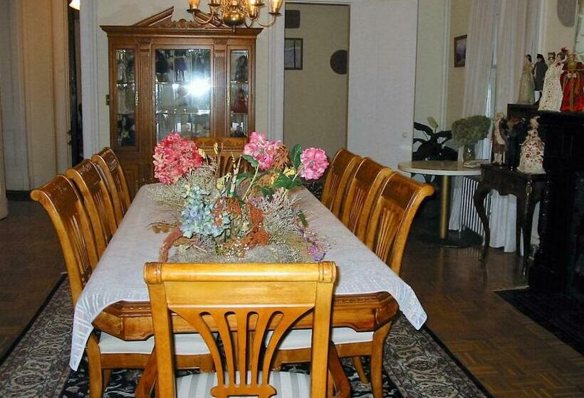 בית מלון כפרי The Historic Mansion