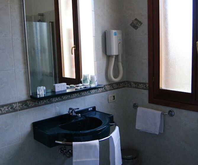 هتل Villa Cipro