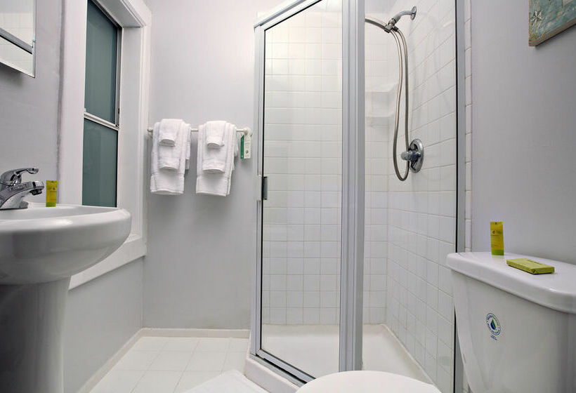 Venice Beach Suites & Hotel