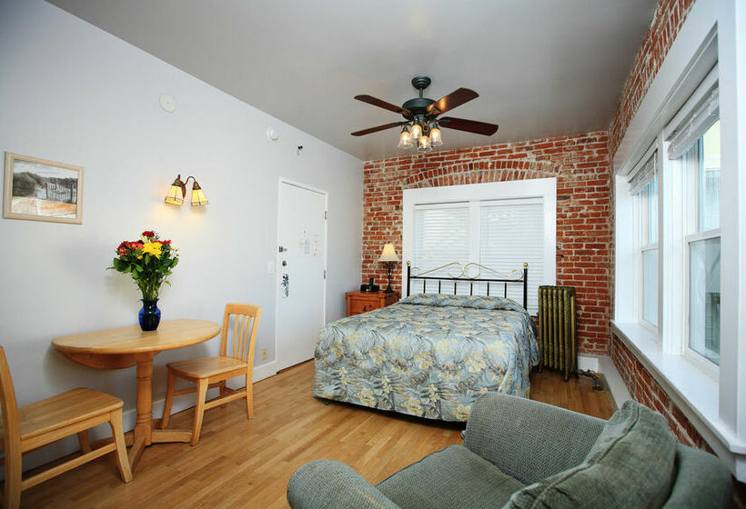 Venice Beach Suites & Hotel