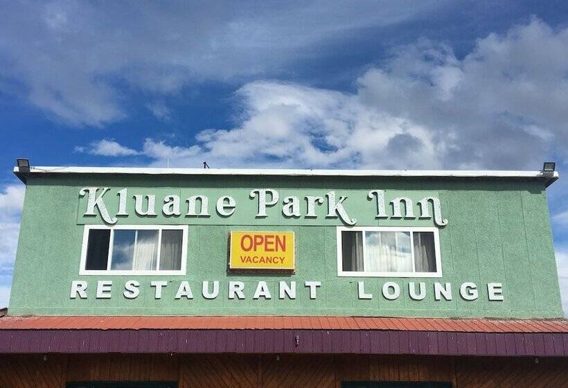 فندق صغير Kluane Park Inn