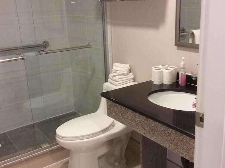 فندق صغير Kluane Park Inn