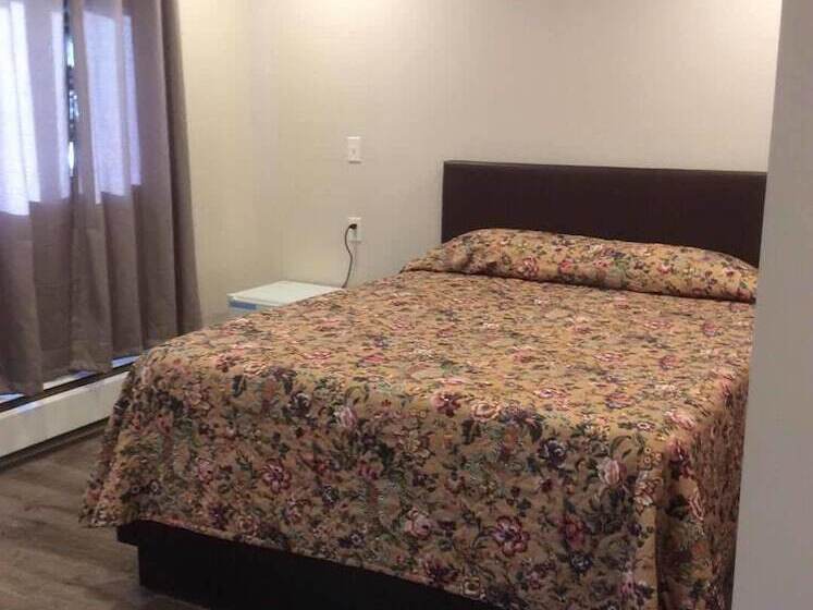 فندق صغير Kluane Park Inn