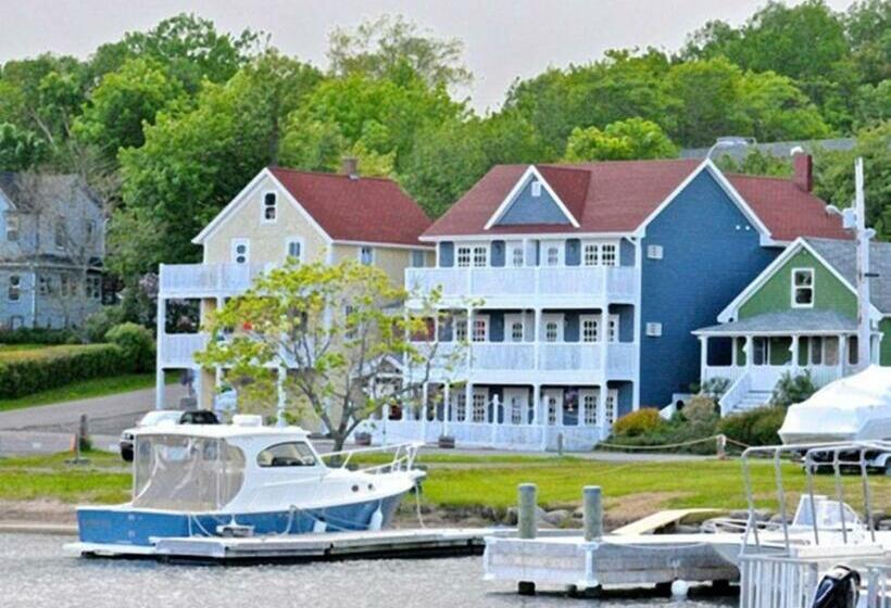 Bed and Breakfast The Water's Edge Inn & Gallery