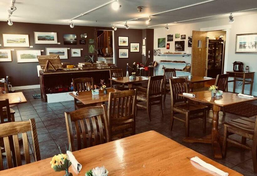 Bed and Breakfast The Water's Edge Inn & Gallery