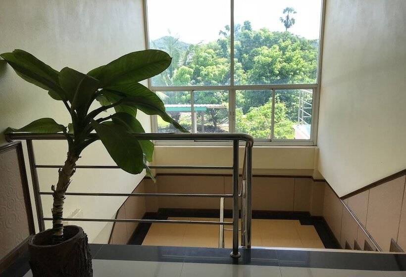 فندق Oyo 75334 Train