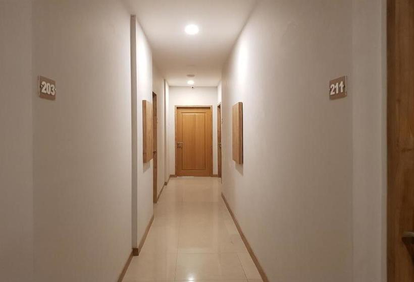 酒店 Oyo 90015 Platinum Guest House