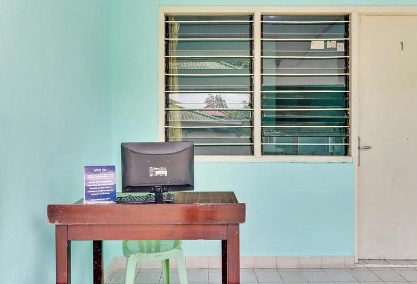 Отель Spot On 90003 Villa Tawang