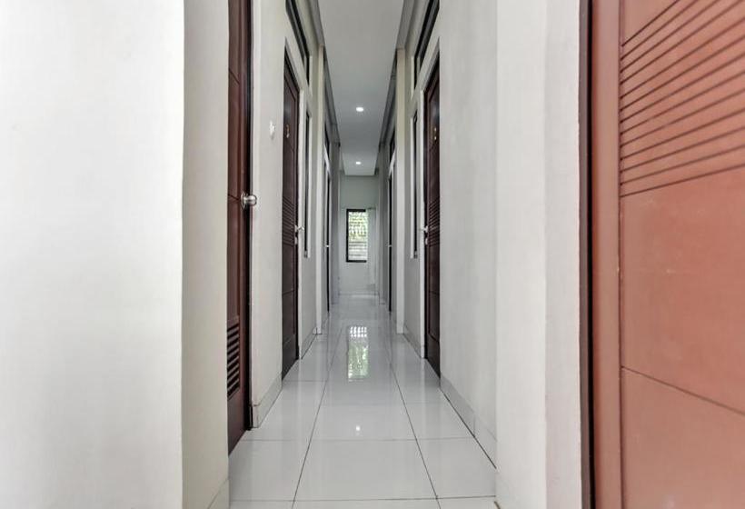 Отель Spot On 90003 Villa Tawang