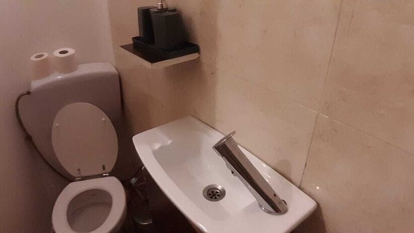 هاستل Central Accommodation Budget By Hr