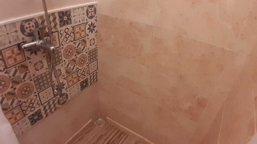 هاستل Central Accommodation Budget By Hr