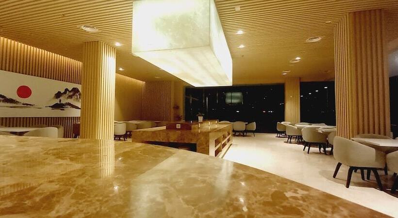 Louis Kienne Cikarang Hotel & Service Apartment