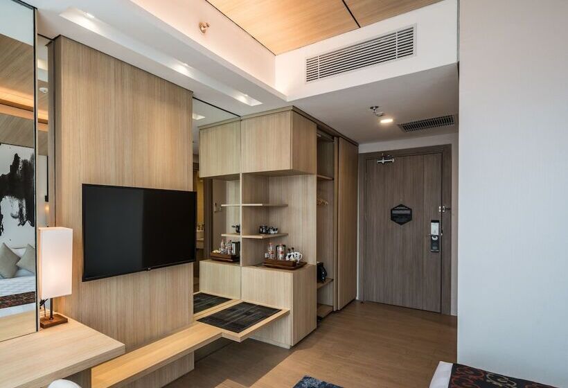 Louis Kienne Cikarang Hotel & Service Apartment