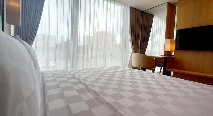 Louis Kienne Cikarang Hotel & Service Apartment