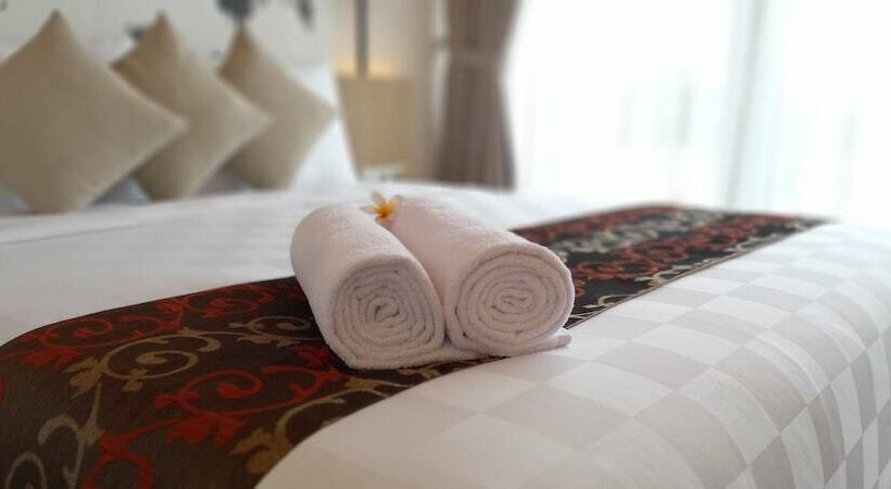 Louis Kienne Cikarang Hotel & Service Apartment