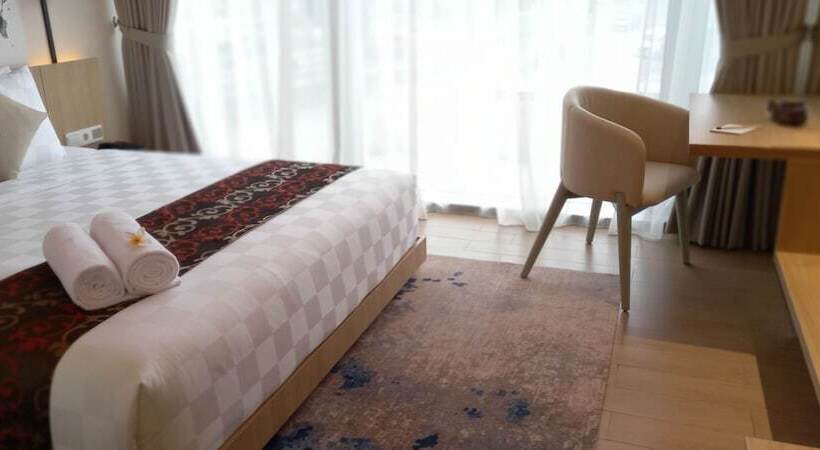 Louis Kienne Cikarang Hotel & Service Apartment