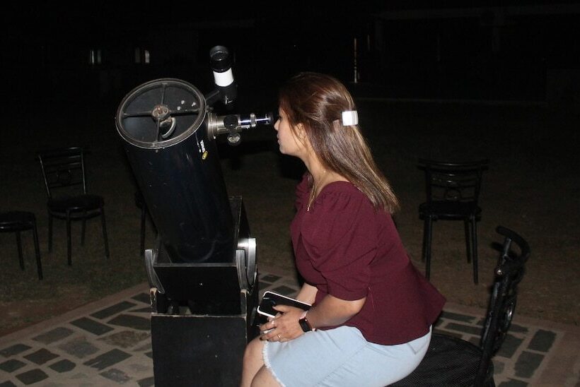 אתר נופש Astroport Sariska Treetop By Eight Continents