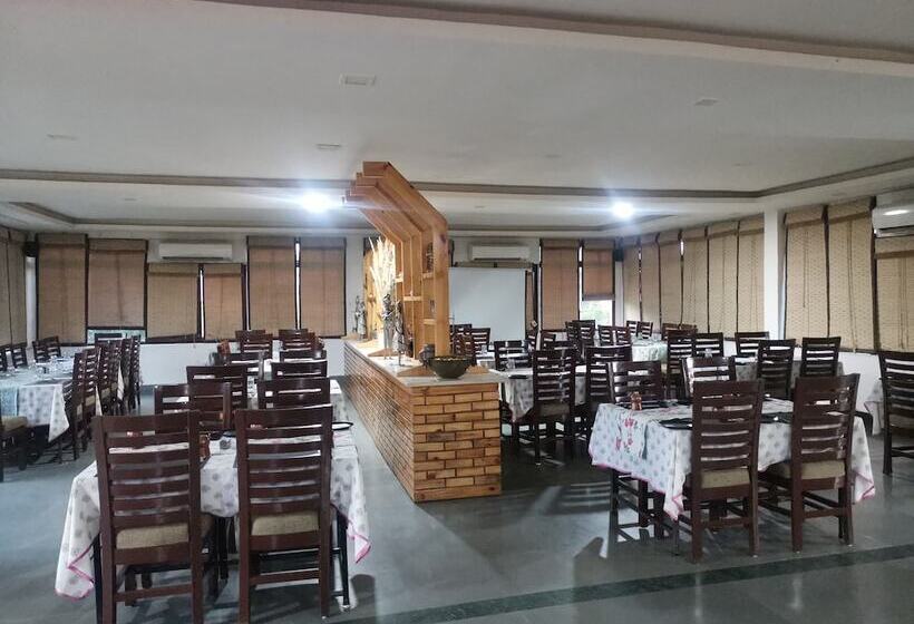 אתר נופש Astroport Sariska Treetop By Eight Continents