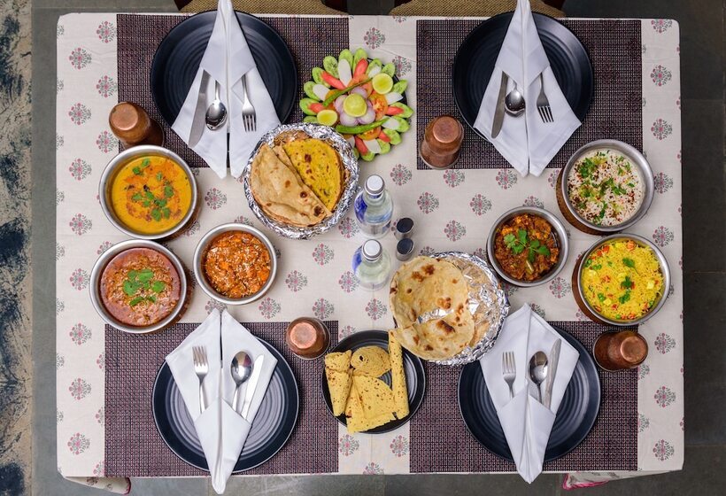 אתר נופש Astroport Sariska Treetop By Eight Continents