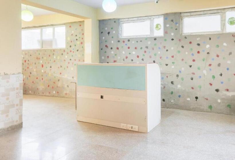 Spot On 75150 Hotel Urban Villa