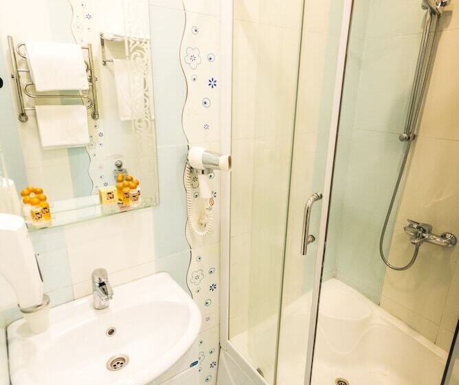 فندق فئة نجمة واحدة Art