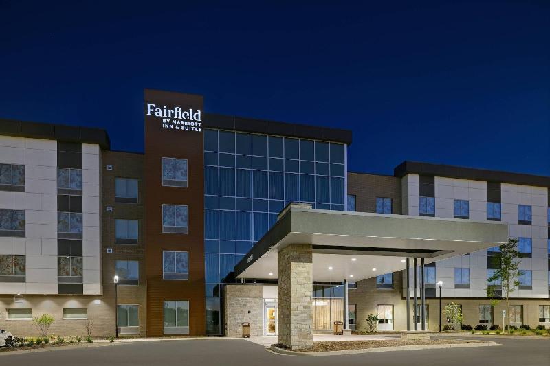 فندق Fairfield Inn & Suites By Marriott Milwaukee Brookfield