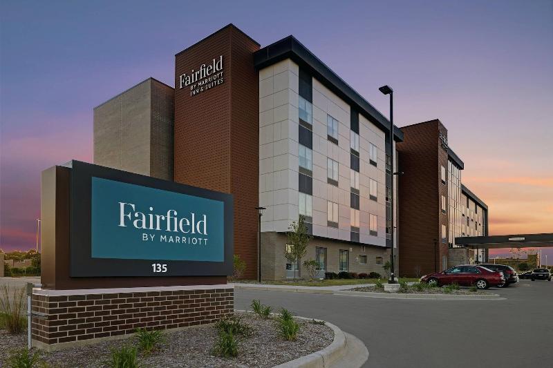 فندق Fairfield Inn & Suites By Marriott Milwaukee Brookfield