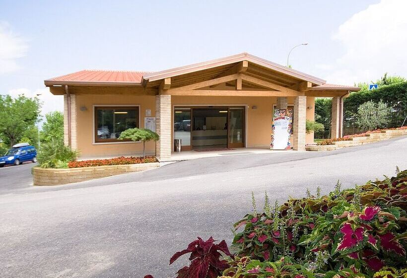 ホテル Happy Camp Mobile Homes In Camping Cisano San Vito