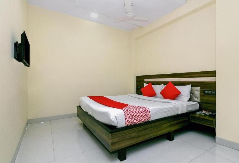 فندق Oyo 23656 Parimeet