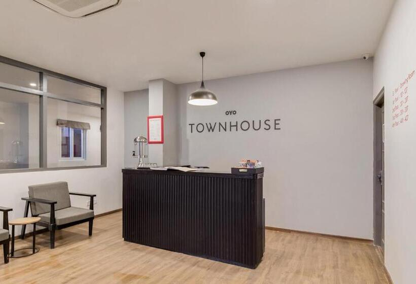 בית מלון כפרי Townhouse Ramamurthy Nagar Near Baiyappanahalli Metro Station