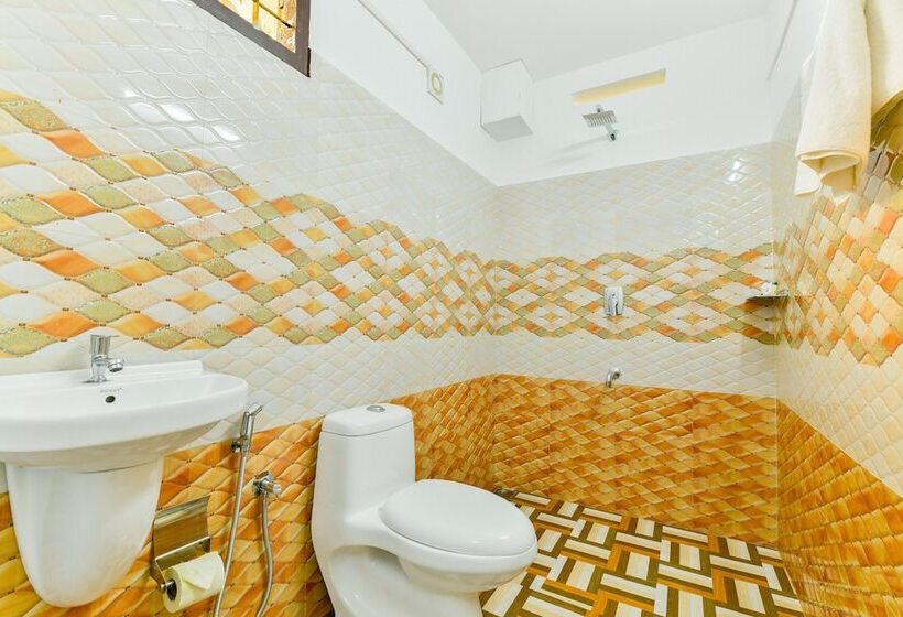 בית מלון כפרי Vale Castle By Oyo Rooms