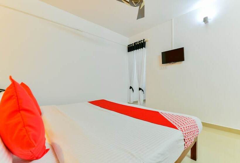 בית מלון כפרי Vale Castle By Oyo Rooms