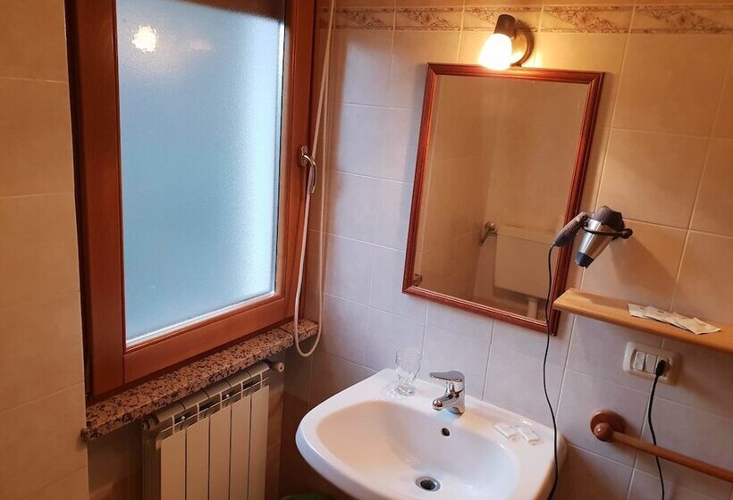 펜션 Casa Albergo Tiroasegno