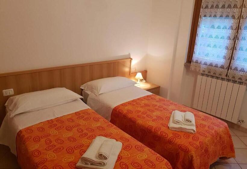 펜션 Casa Albergo Tiroasegno