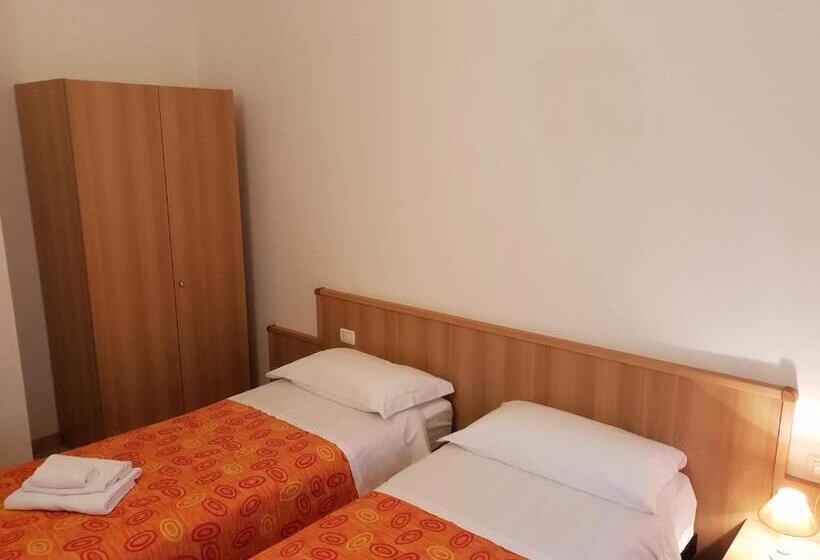 펜션 Casa Albergo Tiroasegno