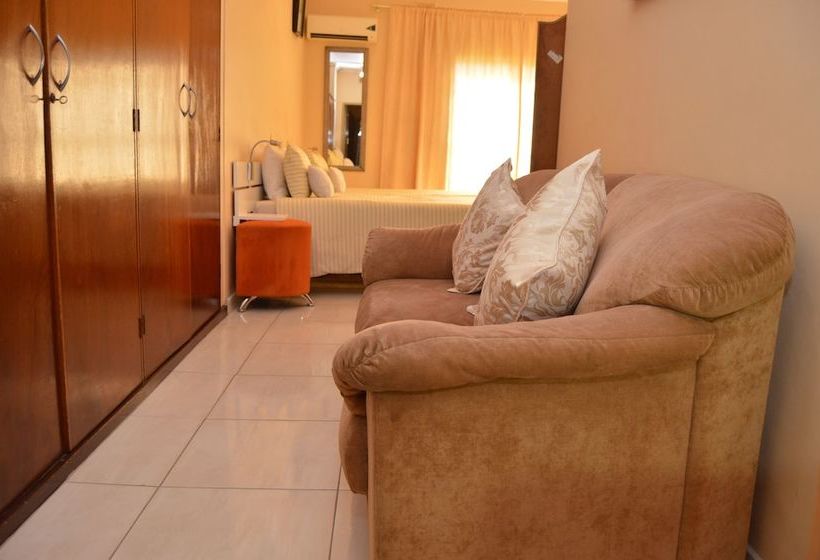 פנסיון Iqhayiya Guest House