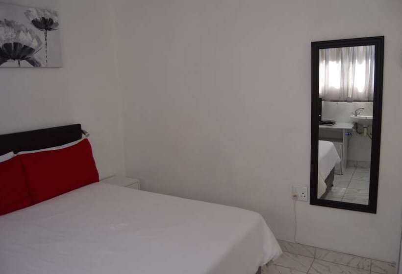 פנסיון Iqhayiya Guest House