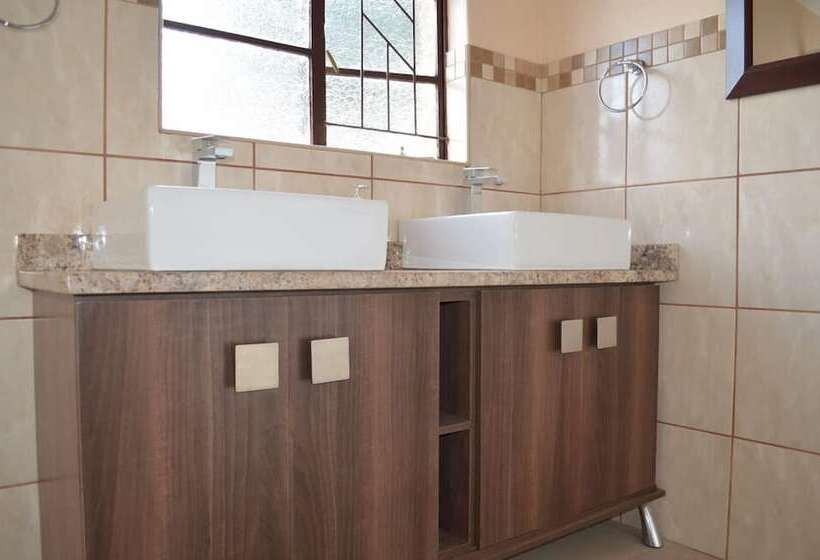 פנסיון Rochilla Guest House