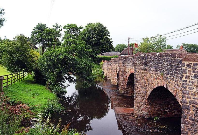 مبيت وإفطار Culm Valley Inn