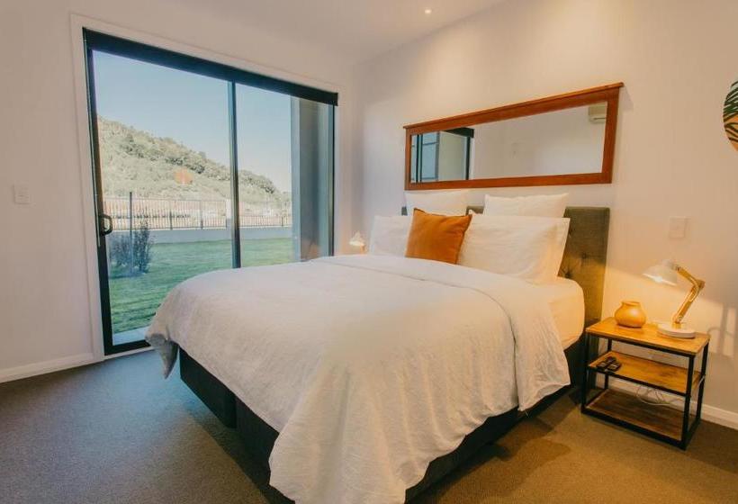 Boutique At Portside