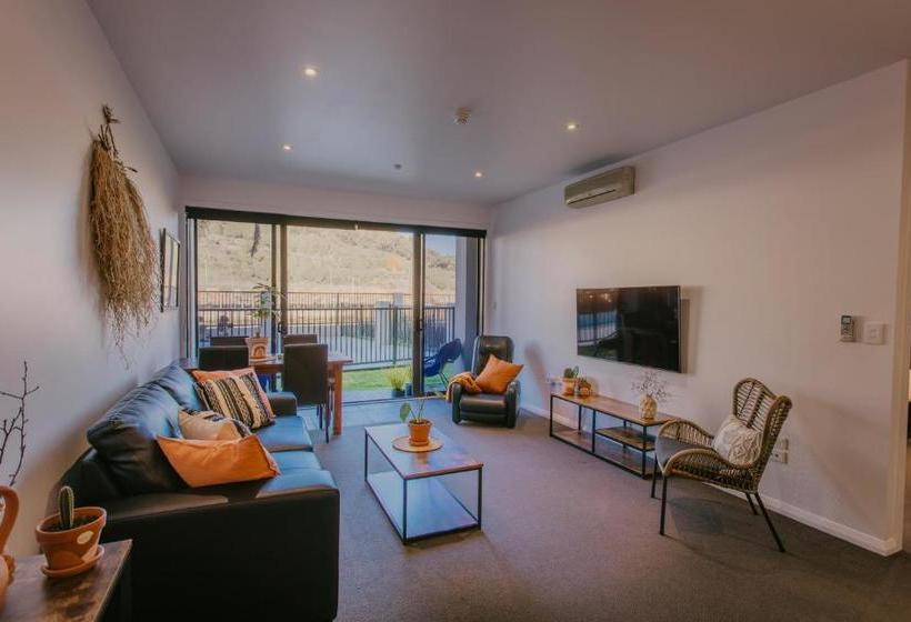 Boutique At Portside