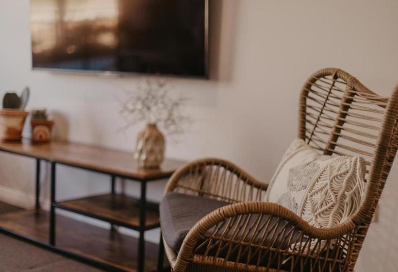 Boutique At Portside