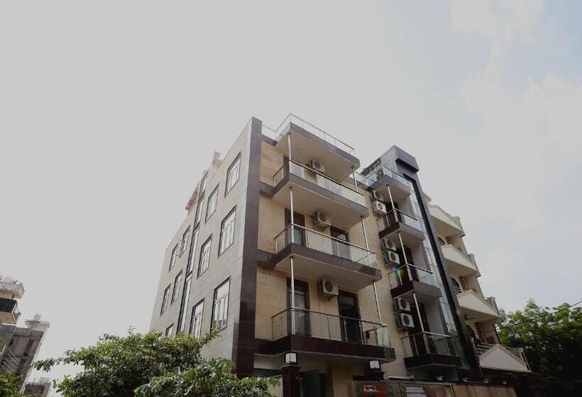 Отель Capital O Peaceful Stays Near Iskcon Temple Noida