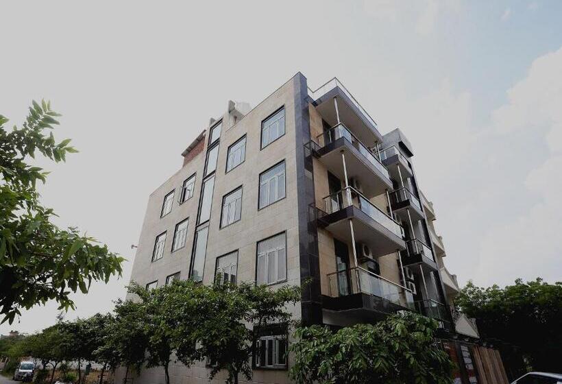 Отель Capital O Peaceful Stays Near Iskcon Temple Noida