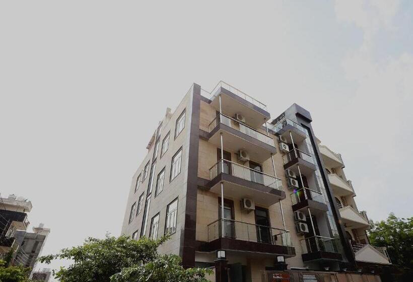 Отель Capital O Peaceful Stays Near Iskcon Temple Noida