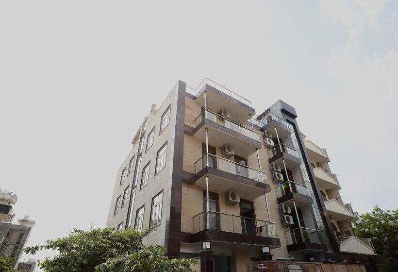 Отель Capital O Peaceful Stays Near Iskcon Temple Noida