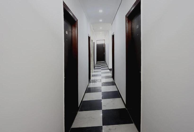 Отель Capital O Peaceful Stays Near Iskcon Temple Noida